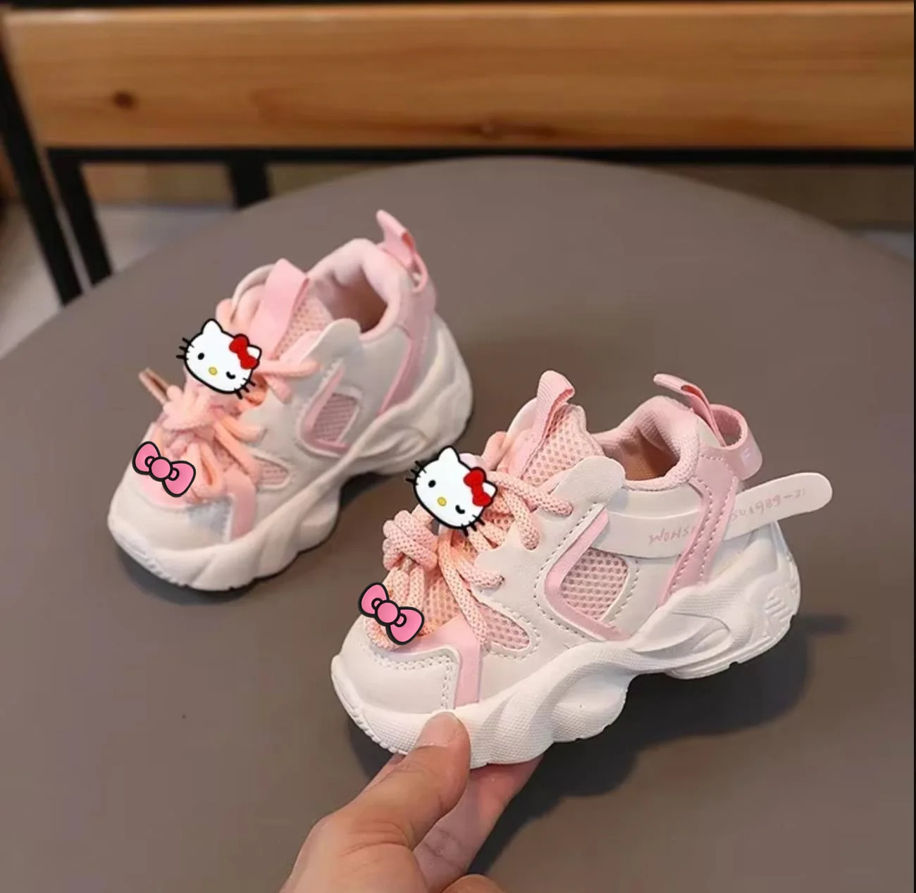 spring autumn soft bottom boy girls running shoes Sanrio hello kitty children sports shoes baby casual shoes non-slip Sneakers
spring autumn soft bottom boy girls running shoes Sanrio hello kitty children sports shoes baby casual shoes non-slip Sneakers