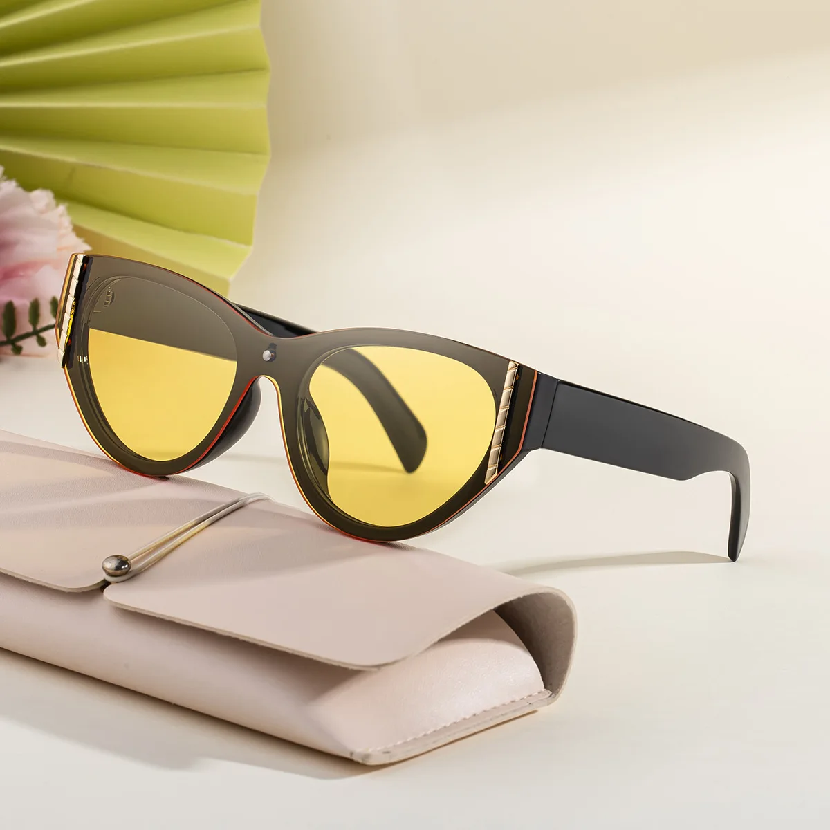 Women's cat-eye premium sunglasses 2025 new trend ins wind sunscreen sunglasses women's cross-border
Women's cat-eye premium sunglasses 2025 new trend ins wind sunscreen sunglasses women's cross-border