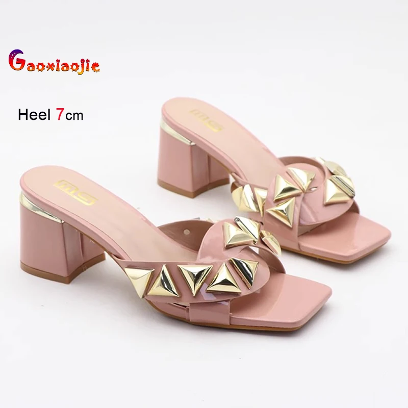 2025 г., женская обувь высокого качества на высоком каблуке, тапочки, удобные универсальные уличные тапочки на грубом каблуке, простые сабо на каблуке
2025 г., женская обувь высокого качества на высоком каблуке, тапочки, удобные универсальные уличные тапочки на грубом каблуке, простые сабо на каблуке