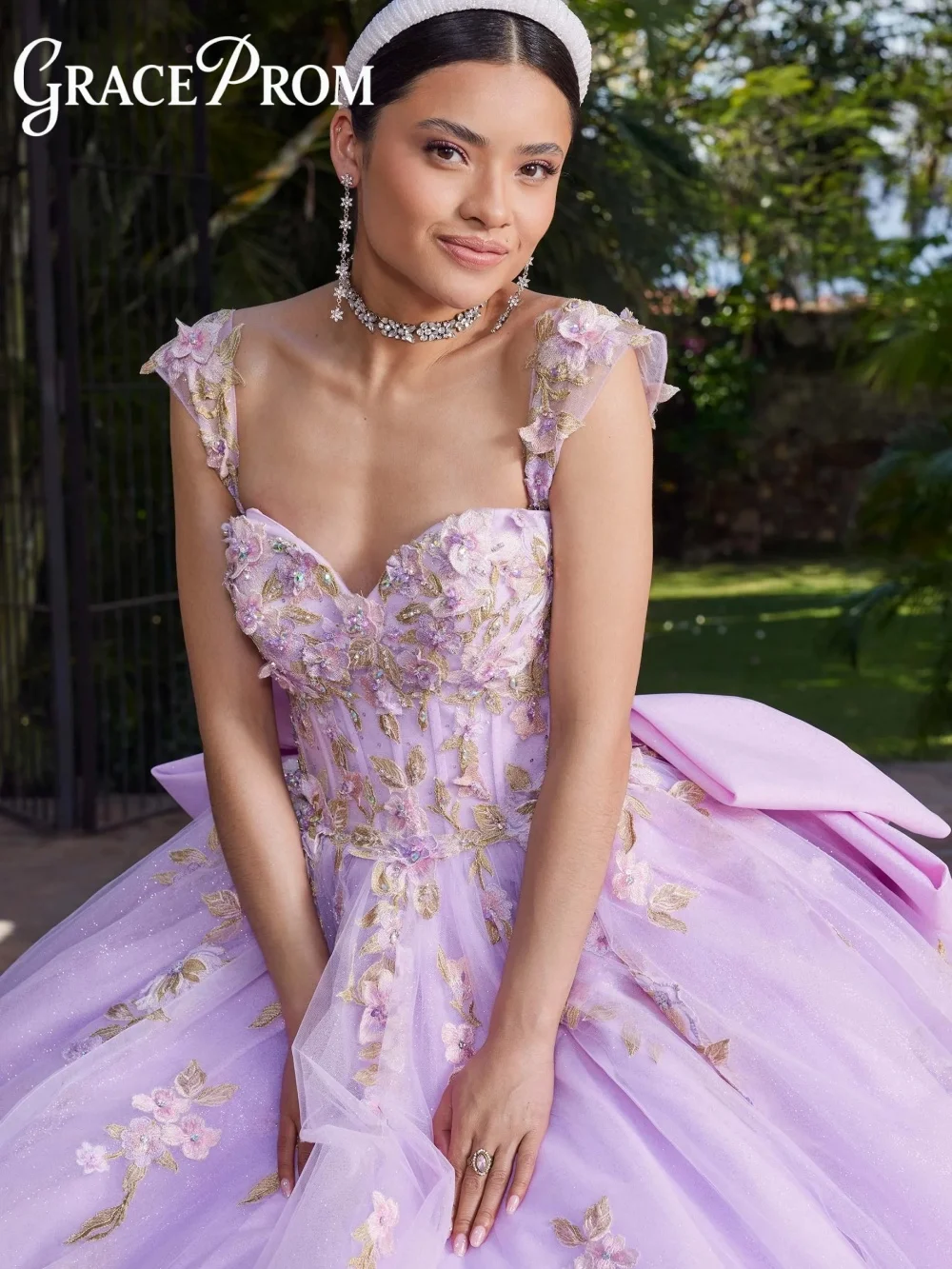 Romantic Lilac Quinceañera Dress Glamorous Metallic Floral Applique Glistening Statement Gown Vestidos De 15 Quinceañera
Romantic Lilac Quinceañera Dress Glamorous Metallic Floral Applique Glistening Statement Gown Vestidos De 15 Quinceañera