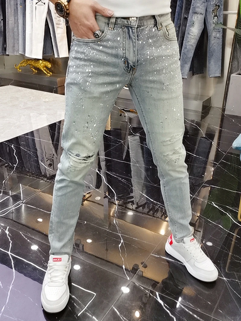 Spring 2026 Men's Fashionable Slim Fit Jeans with Rhinestones Washed out Casual Low Waist Long Pants Trendy Hole Treatment
Spring 2026 Men's Fashionable Slim Fit Jeans with Rhinestones Washed out Casual Low Waist Long Pants Trendy Hole Treatment