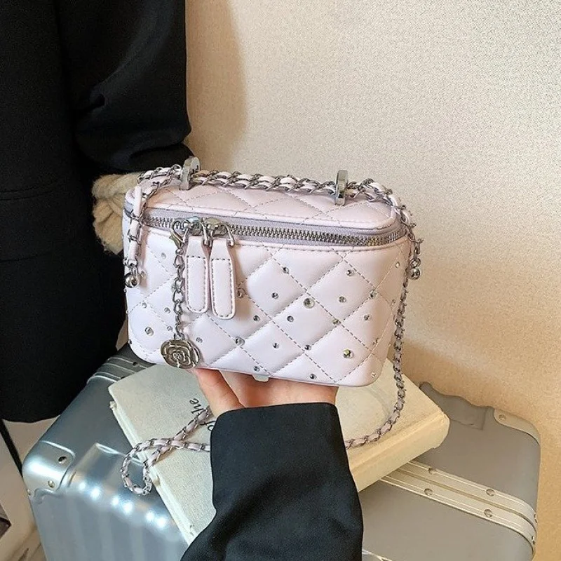 Fashionable Ladies Messenger Bag With Quality Leather And Trendy Design Boasting Elegant Classic Style
Fashionable Ladies Messenger Bag With Quality Leather And Trendy Design Boasting Elegant Classic Style