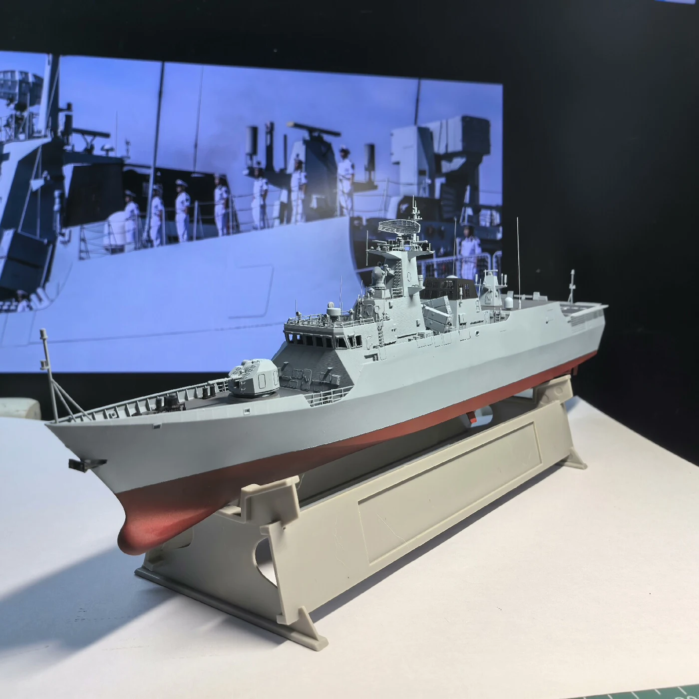 1/350 056A Frigate Assembly Model 25cm High-precision Printing Ships Static Model Ship Toy Ornament Warship Model
1/350 056A Frigate Assembly Model 25cm High-precision Printing Ships Static Model Ship Toy Ornament Warship Model