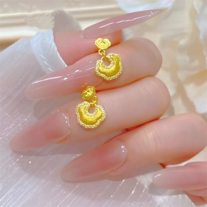 2025 New Women's Colorless 18k Gold Dot Diamond Drawing Xiangyun Fulu Ruyi Lock Earrings, AU750 Earrings Fashion Jewelry Gift
2025 New Women's Colorless 18k Gold Dot Diamond Drawing Xiangyun Fulu Ruyi Lock Earrings, AU750 Earrings Fashion Jewelry Gift