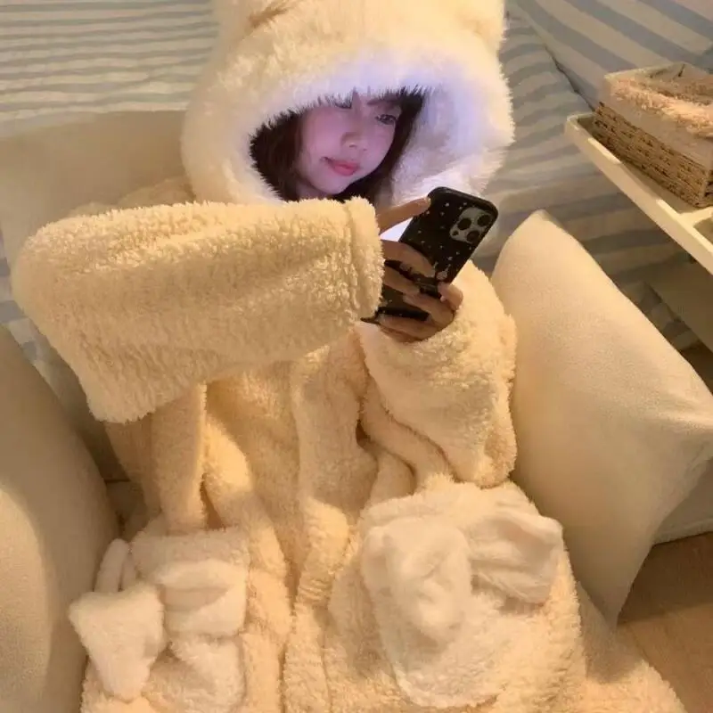 Халат для девочек, пижамы, коралловый бархат, домашняя одежда с капюшоном, мягкая женская осенне-зимняя одежда средней длины для отдыха, домашняя одежда, верхняя одежда
Халат для девочек, пижамы, коралловый бархат, домашняя одежда с капюшоном, мягкая женская осенне-зимняя одежда средней длины для отдыха, домашняя одежда, верхняя одежда