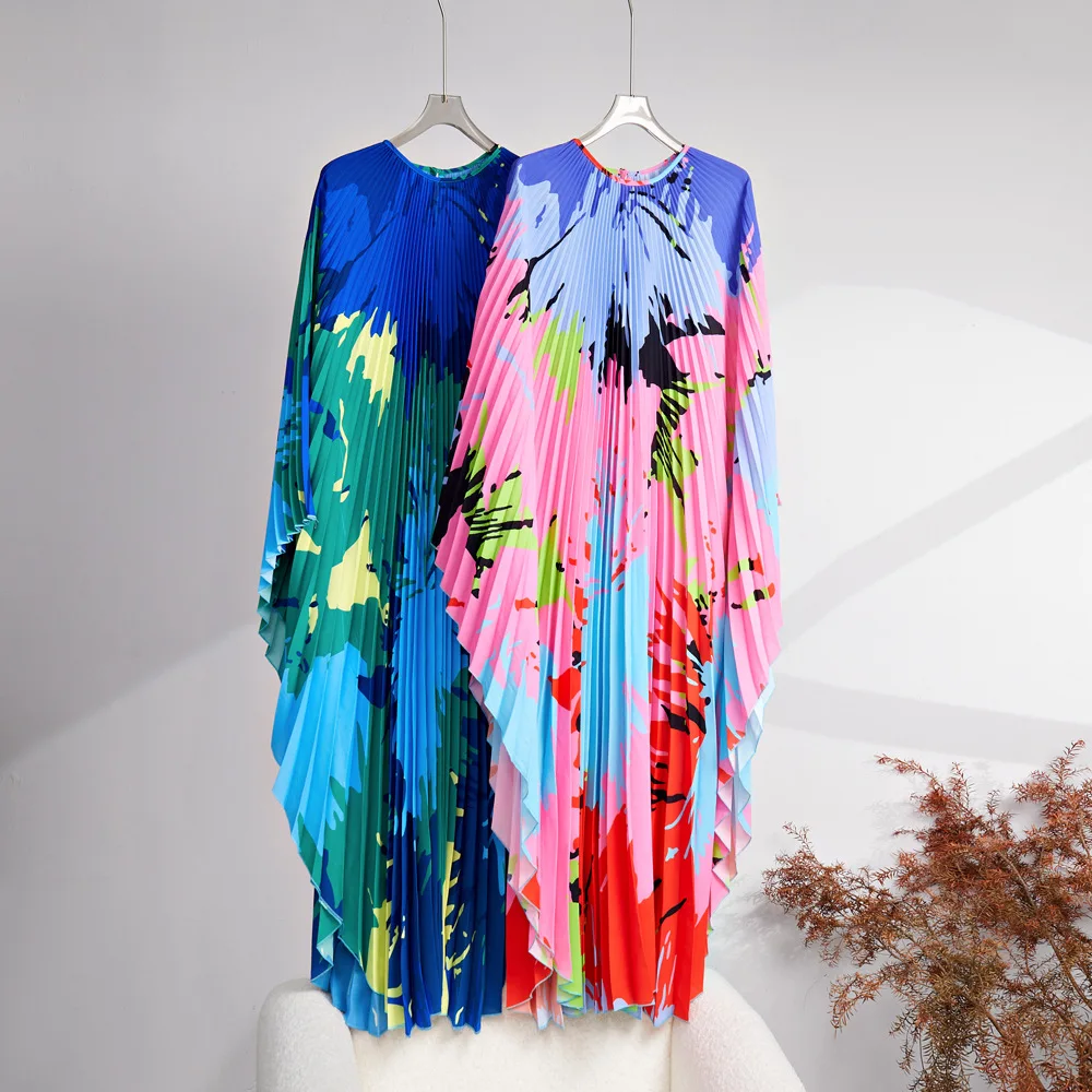 Three Mansion Style Pleated Dress Designer Printed Round Neck Bat Sleeve Women's High End Holiday Dress 2024 Summer New
Three Mansion Style Pleated Dress Designer Printed Round Neck Bat Sleeve Women's High End Holiday Dress 2024 Summer New