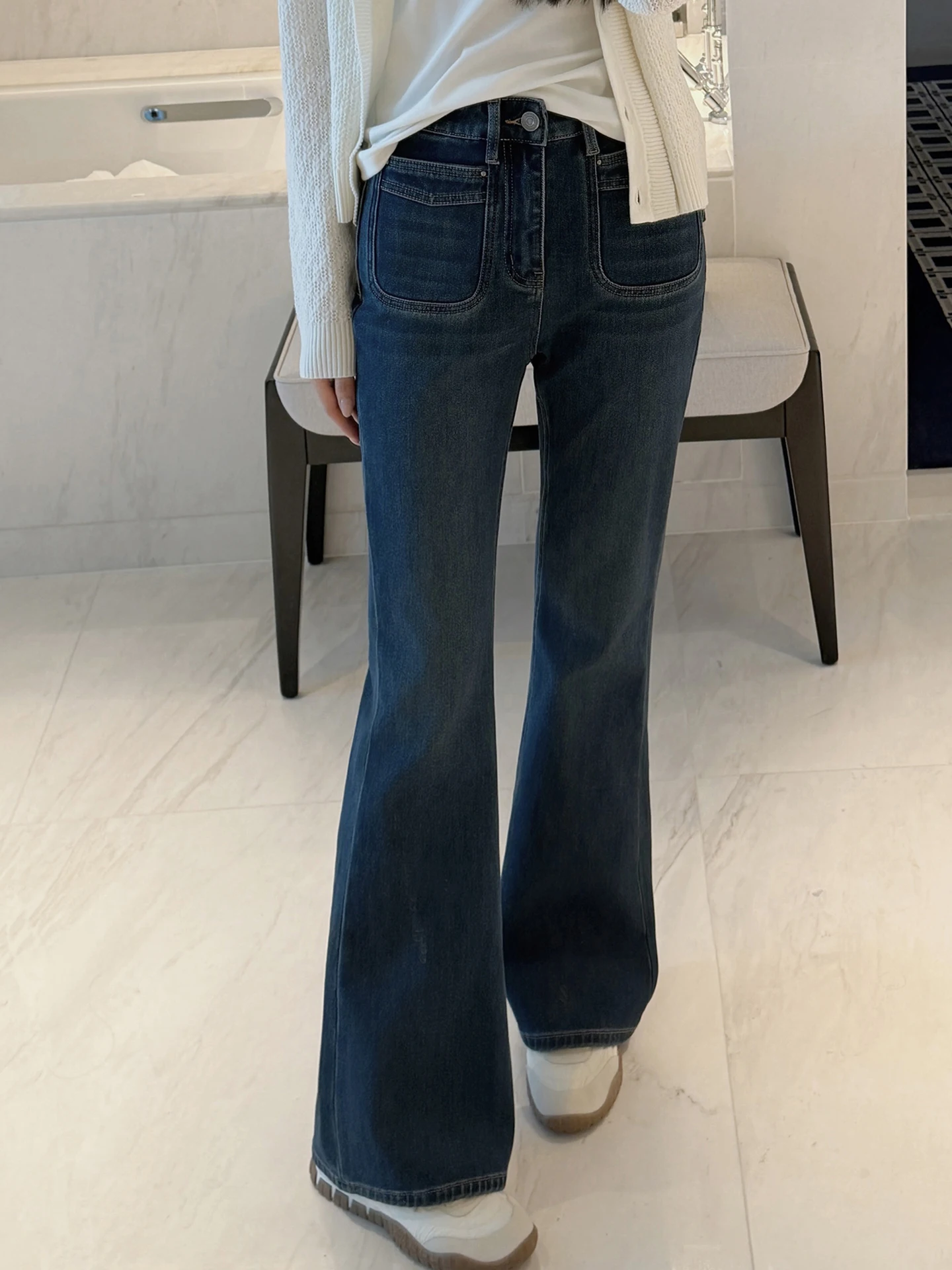 Fashionable High-Waisted Fleece-Lined Bell Bottom Denim Jeans Retro Slimming Long Pants Women's Spring Autumn Cotton Zipper S...
Fashionable High-Waisted Fleece-Lined Bell Bottom Denim Jeans Retro Slimming Long Pants Women's Spring Autumn Cotton Zipper S...
