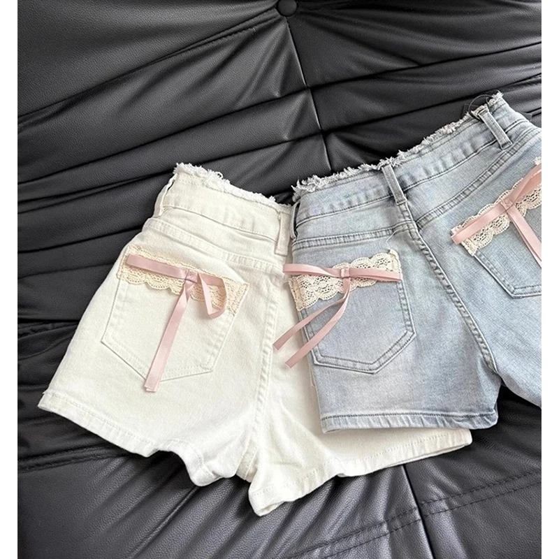2026 Женские джинсовые шорты Kawaii Bow Denim с белым кружевом, короткие джинсы Cutecore, летняя модная уличная одежда, корейские шорты с высокой талией, хит продаж
2026 Женские джинсовые шорты Kawaii Bow Denim с белым кружевом, короткие джинсы Cutecore, летняя модная уличная одежда, корейские шорты с высокой талией, хит продаж