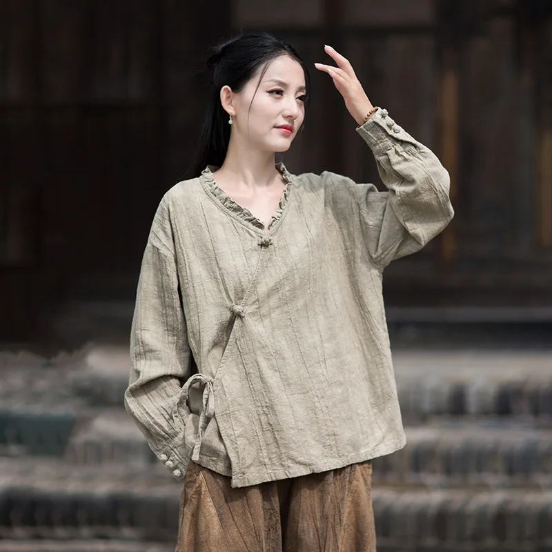Modern Chinese Ramie Blouse: Features artisanal dirty dye, drawnwork, and an elegant diagonal tie-front.
Modern Chinese Ramie Blouse: Features artisanal dirty dye, drawnwork, and an elegant diagonal tie-front.
