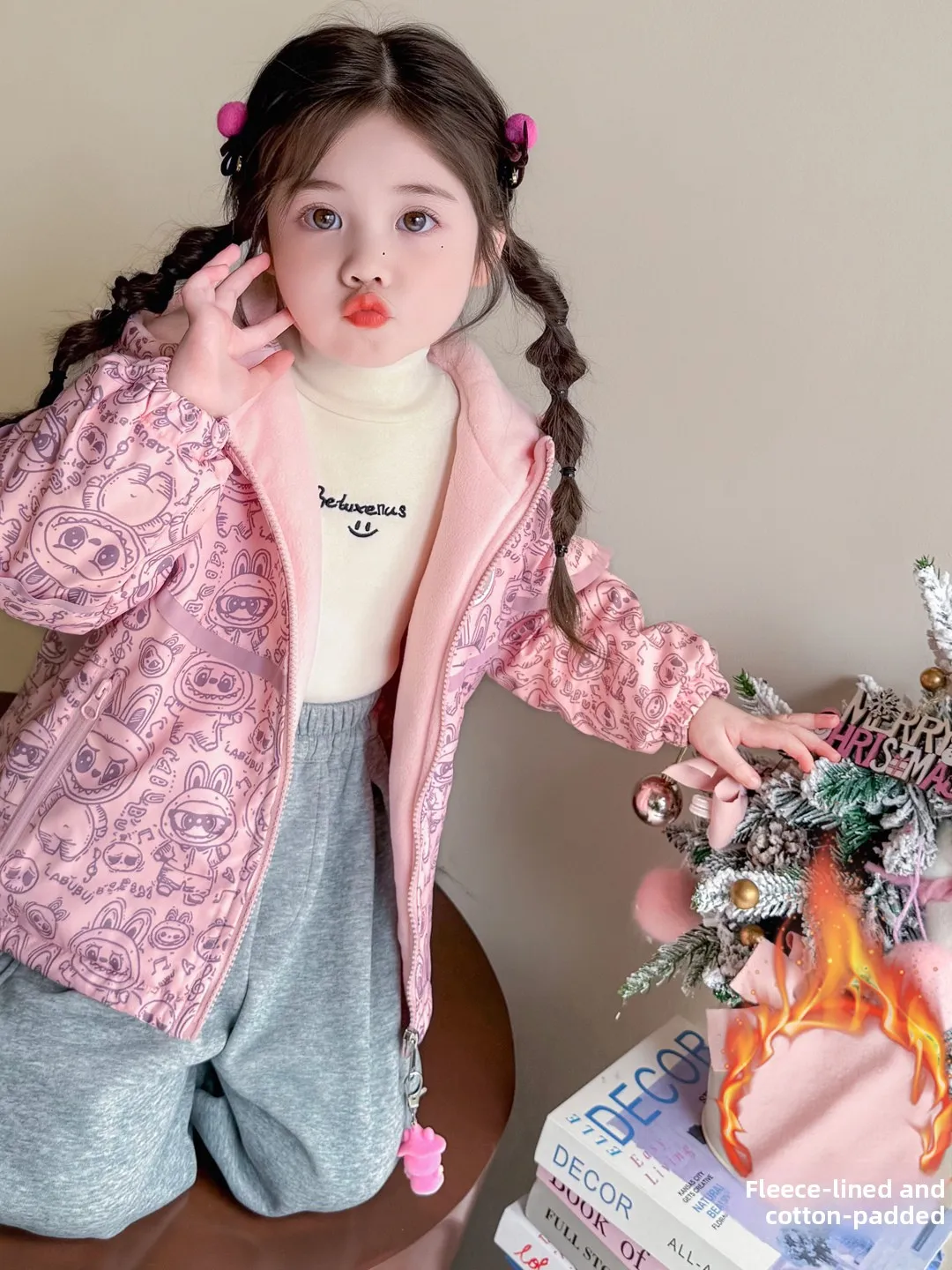 Кукла с мультяшным принтом для девочек, светящаяся куртка Jaet Thi, теплое зимнее пальто, свободная посадка, длинная свеч, хлопковая одежда на молнии
Кукла с мультяшным принтом для девочек, светящаяся куртка Jaet Thi, теплое зимнее пальто, свободная посадка, длинная свеч, хлопковая одежда на молнии