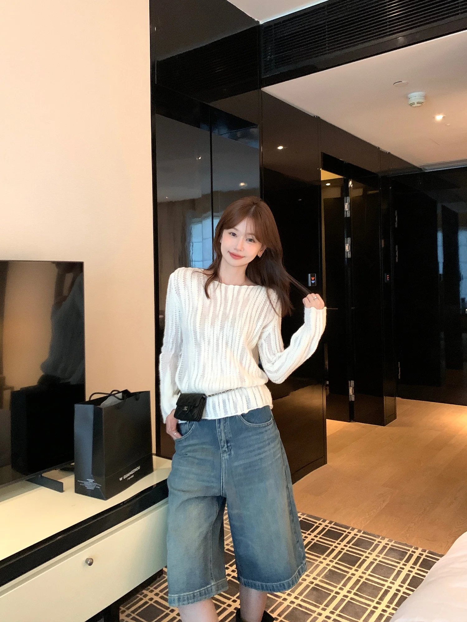 Женский мягкий вязаный свитер с вырезами из шерсти, свободный крой, стройнящий дизайн, осенняя новинка, пуловер с длинными рукавами и высоким воротником
Женский мягкий вязаный свитер с вырезами из шерсти, свободный крой, стройнящий дизайн, осенняя новинка, пуловер с длинными рукавами и высоким воротником