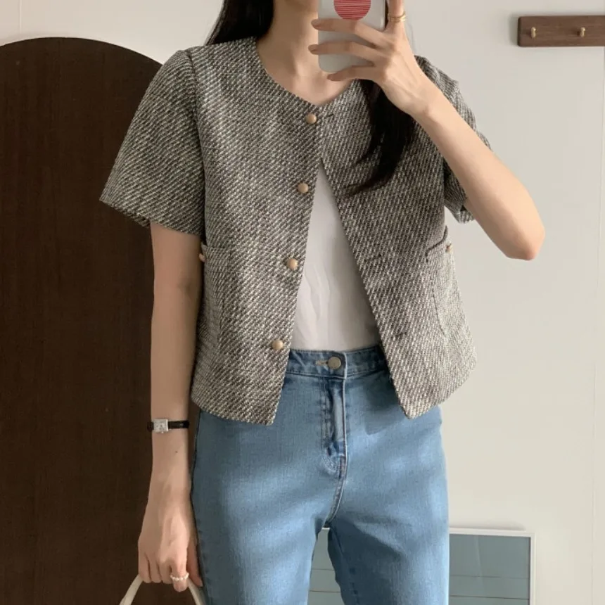 Korean Style Fashionable Spring Summer Short Sleeve Woolen Checkered Suit Jacket Versatile Casual Chic Workwear Length
Korean Style Fashionable Spring Summer Short Sleeve Woolen Checkered Suit Jacket Versatile Casual Chic Workwear Length