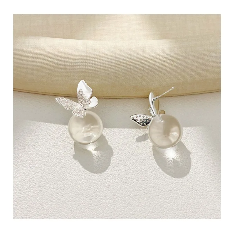 Fresh Summer Tenderness Butterfly Earrings Women's Light Luxury Fashion Design Sense Diamond-set Transparent Bead Earrings Earri
Fresh Summer Tenderness Butterfly Earrings Women's Light Luxury Fashion Design Sense Diamond-set Transparent Bead Earrings Earri