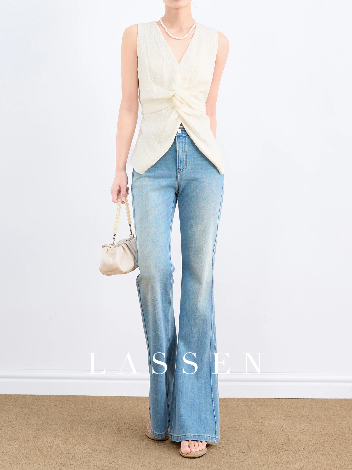 Ultra Slim High Waist Bell Bottom Jeans Women's New Style Light Blue Lyocell Denim Pants High Elasticity Wear Resistant Daily...
Ultra Slim High Waist Bell Bottom Jeans Women's New Style Light Blue Lyocell Denim Pants High Elasticity Wear Resistant Daily...
