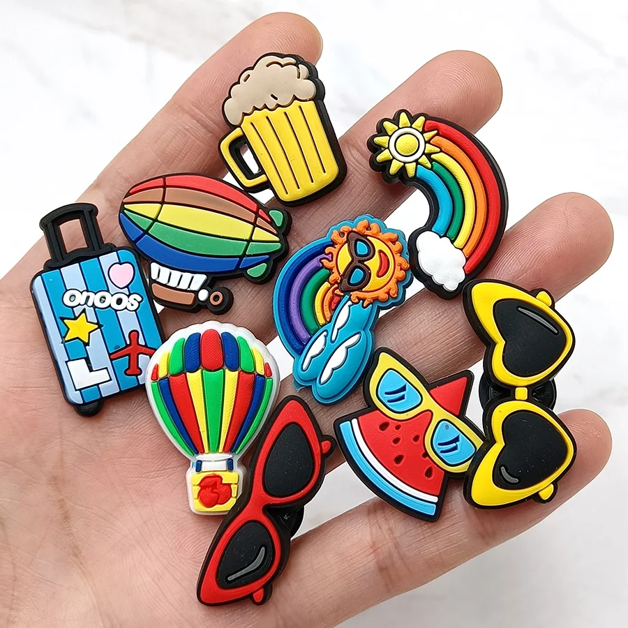 1Pcs Happy Holidays PVC Shoe Charms Rainbow Suitcase Hot Air Balloon Designer Clogs Pins Shoe Accessories Decorations
1Pcs Happy Holidays PVC Shoe Charms Rainbow Suitcase Hot Air Balloon Designer Clogs Pins Shoe Accessories Decorations