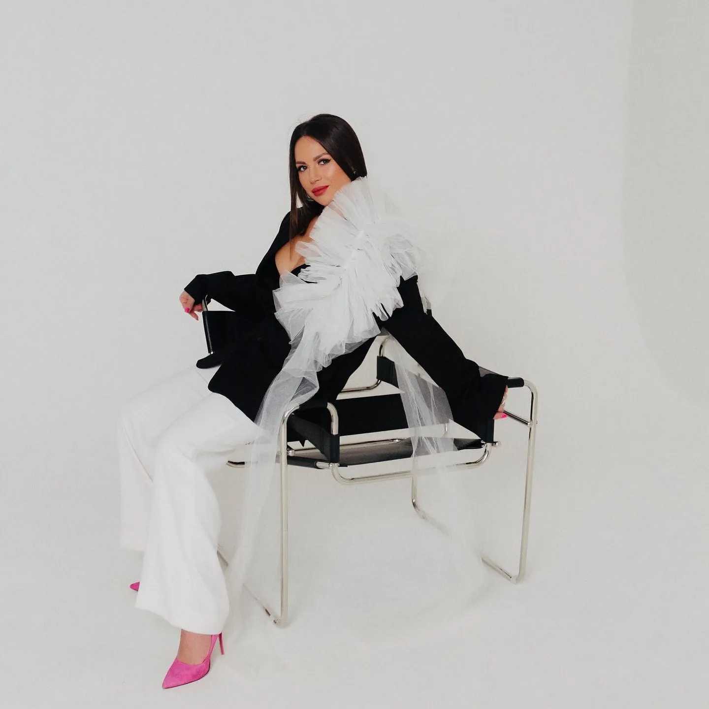 Stylished Black Women Blazer Jacekt Coat With White Ruffles Trimmed Details Fashion Female Outerwear Outerfit
Stylished Black Women Blazer Jacekt Coat With White Ruffles Trimmed Details Fashion Female Outerwear Outerfit
