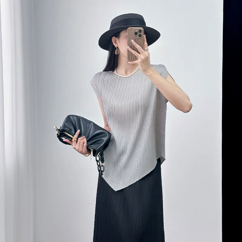 Fashion Versatile Solid Colour 2025 Summer New Miyake Sleeveless Round Neck Short Sleeve Women's Tops Pleated Loose T-shirt
Fashion Versatile Solid Colour 2025 Summer New Miyake Sleeveless Round Neck Short Sleeve Women's Tops Pleated Loose T-shirt