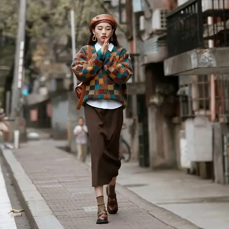 2023 New Autumn Winter Plaid Women Sweater Fashion Vintage O-Neck Female Sweater Loose Pullover Casual Short Sweater
2023 New Autumn Winter Plaid Women Sweater Fashion Vintage O-Neck Female Sweater Loose Pullover Casual Short Sweater