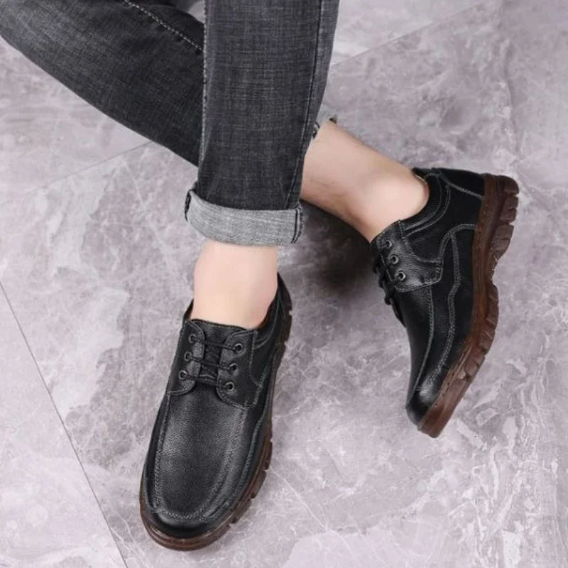 Мужские кожаные туфли на толстой платформе с круглым носком, нескользящие классические туфли без шнуровки из натуральной яловой кожи, новинка в продаже, дизайнерская мужская повседневная обувь из искусственной кожи
Мужские кожаные туфли на толстой платформе с круглым носком, нескользящие классические туфли без шнуровки из натуральной яловой кожи, новинка в продаже, дизайнерская мужская повседневная обувь из искусственной кожи