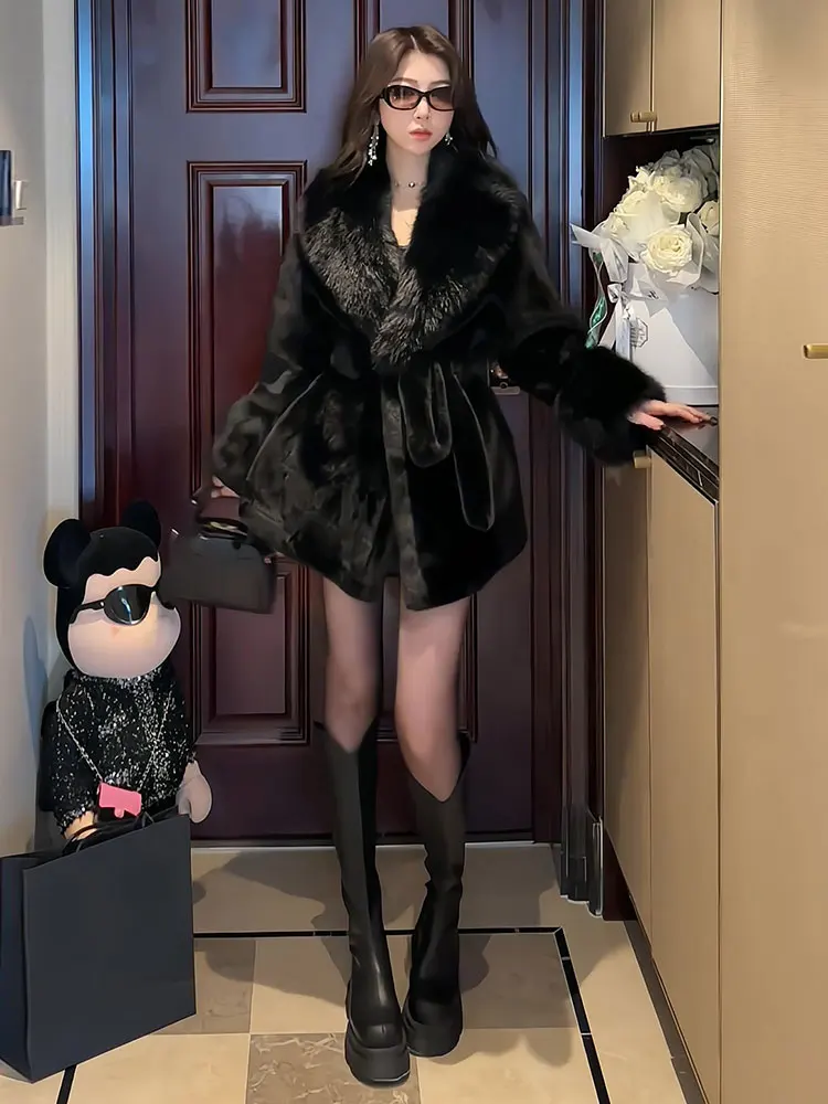 Black Furry Coat Women's Winter New Style High Fashion Sensation Warm Middle-Length Fluffy Outerwear Elegant Lady Commute
Black Furry Coat Women's Winter New Style High Fashion Sensation Warm Middle-Length Fluffy Outerwear Elegant Lady Commute