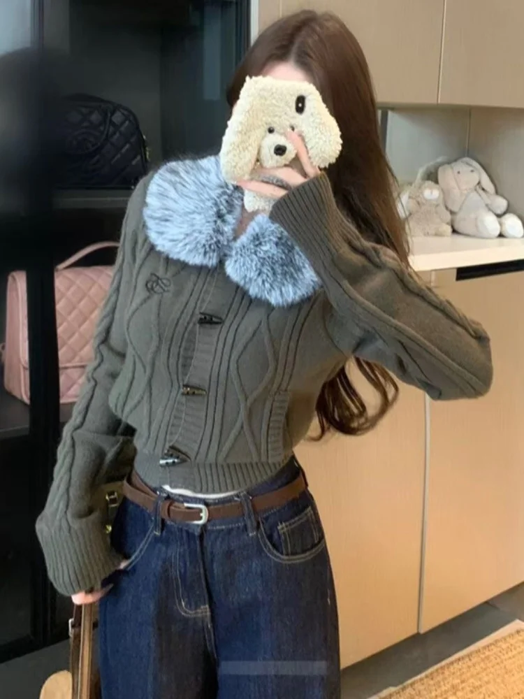 Retro Knitted Sweater Women's Autumn Winter New Style Waist-Cinching Lazy Short Coat Button Slimming Fur Collar Open Cardigan
Retro Knitted Sweater Women's Autumn Winter New Style Waist-Cinching Lazy Short Coat Button Slimming Fur Collar Open Cardigan