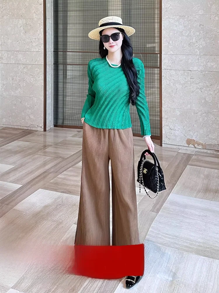 Loose Trousers Long Sleeve Pleated Set Pure Color Summer Green Top Coffee Bottoms Fashionable Women's Two-Piece Suit
Loose Trousers Long Sleeve Pleated Set Pure Color Summer Green Top Coffee Bottoms Fashionable Women's Two-Piece Suit
