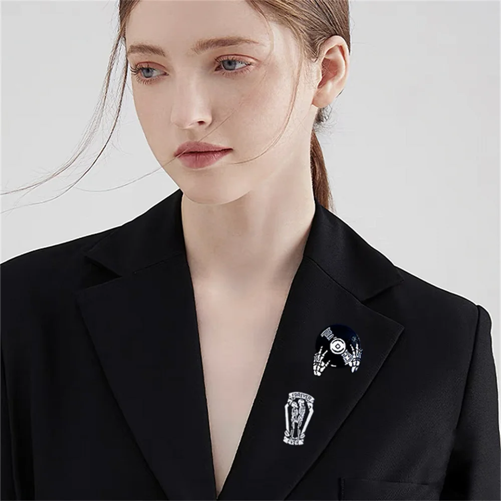 Halloween 3 Piece Punk Enamel Skull Denim Bag Badges Women's Men Brooch Luxury Metal Cartoon Lapel Pins Jewelry Accessories Gift
Halloween 3 Piece Punk Enamel Skull Denim Bag Badges Women's Men Brooch Luxury Metal Cartoon Lapel Pins Jewelry Accessories Gift