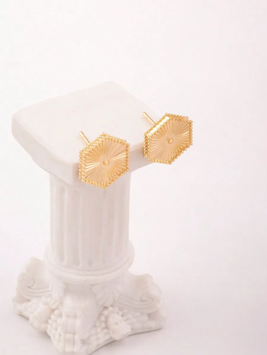 Geometric Fan Pattern Fashion Stud Earrings For Women
Geometric Fan Pattern Fashion Stud Earrings For Women
