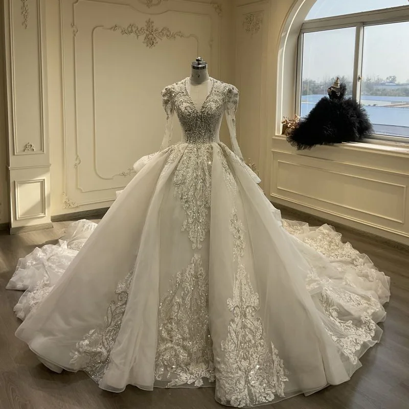 2024 new luxury queen collar long-sleeved lace embroidered trailing wedding dress
2024 new luxury queen collar long-sleeved lace embroidered trailing wedding dress