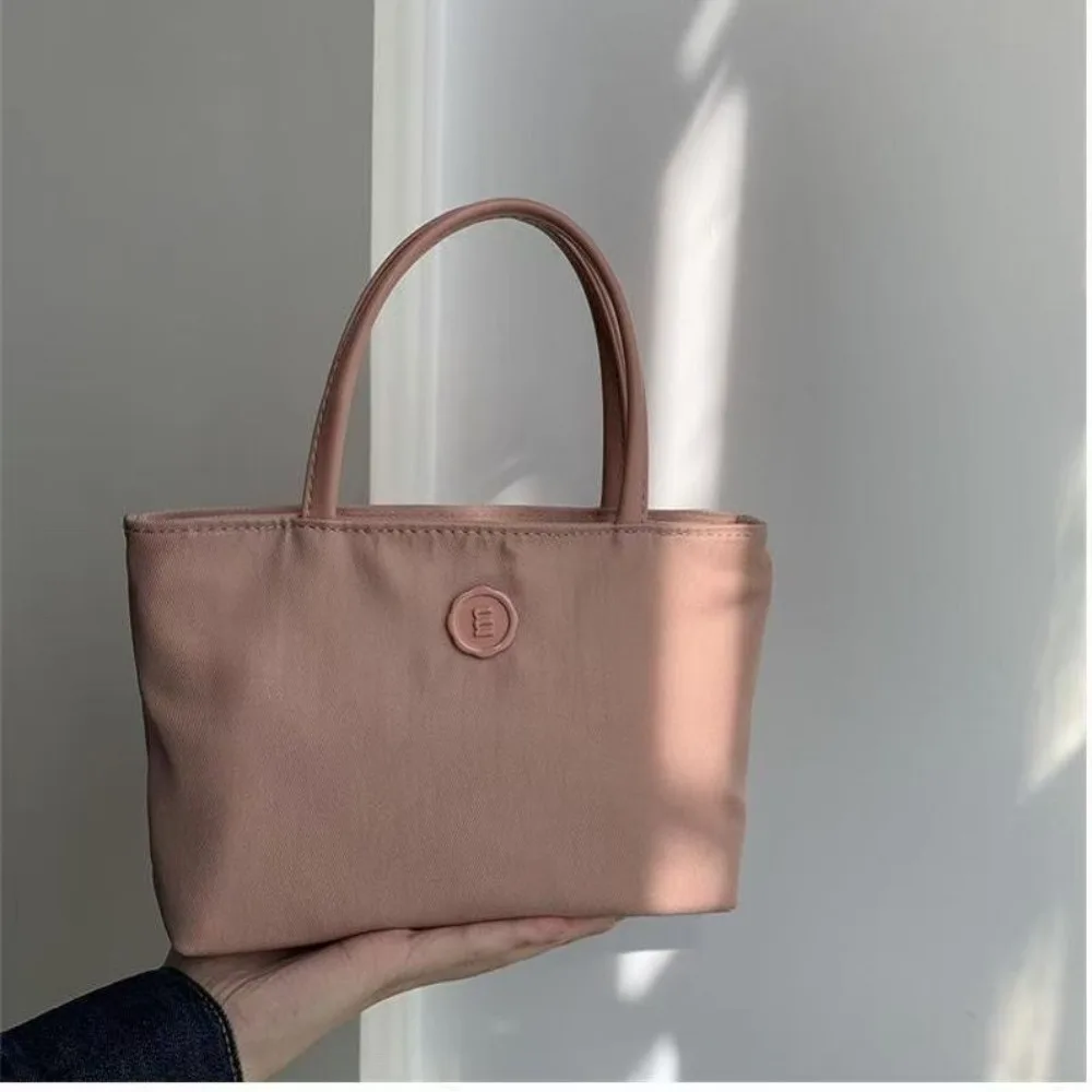 2026 Niche Design Women's Bag, Quan Xiulin Same Style Mini Simple Handheld Nylon Tote Bag for Women
2026 Niche Design Women's Bag, Quan Xiulin Same Style Mini Simple Handheld Nylon Tote Bag for Women