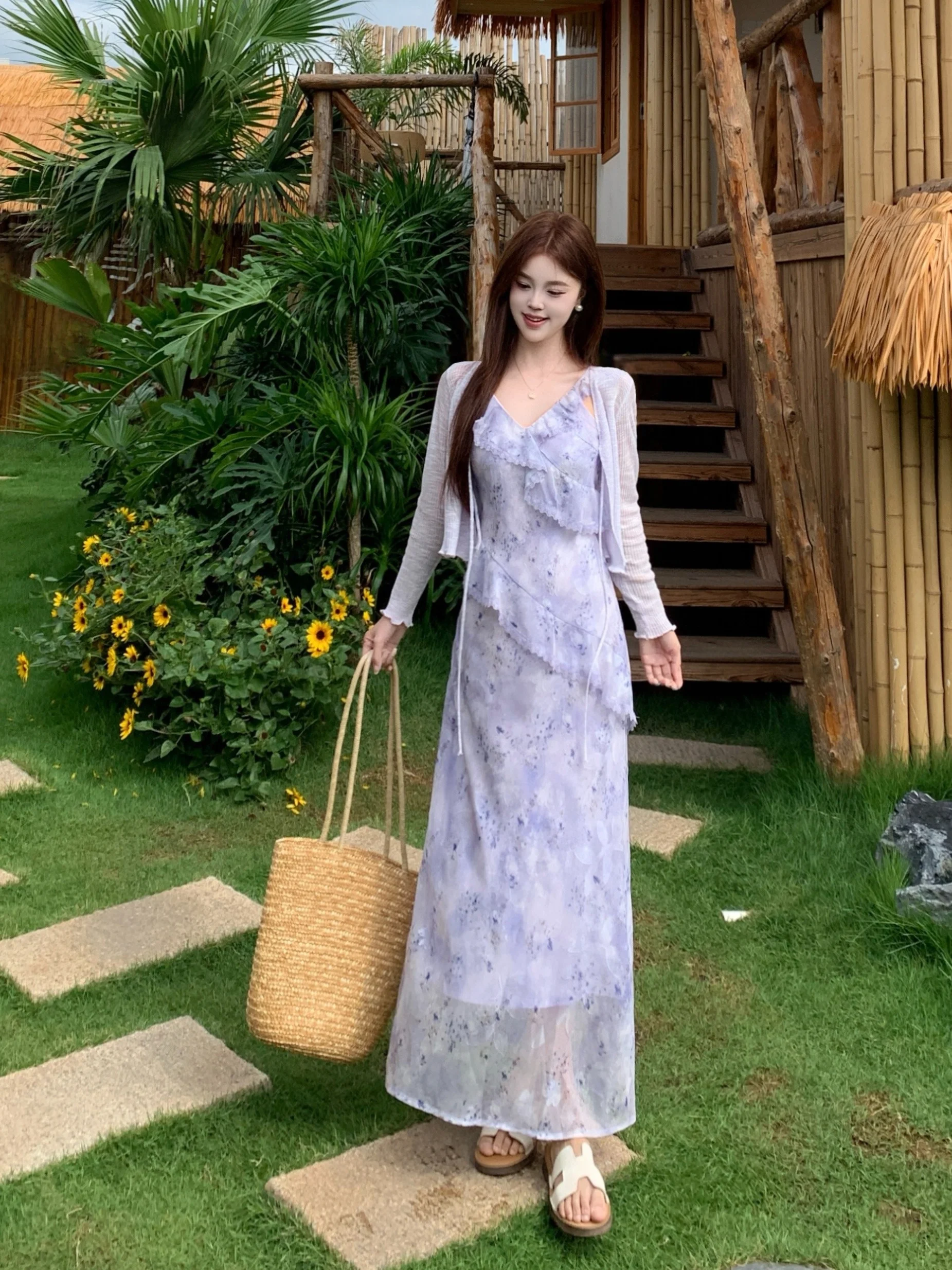 Elegant Summer Floral Maxi Dress for plus Size Women Casual Versatile Sleeveless Long Skirt with Lace Trim Breathable Skin-Fr...
Elegant Summer Floral Maxi Dress for plus Size Women Casual Versatile Sleeveless Long Skirt with Lace Trim Breathable Skin-Fr...