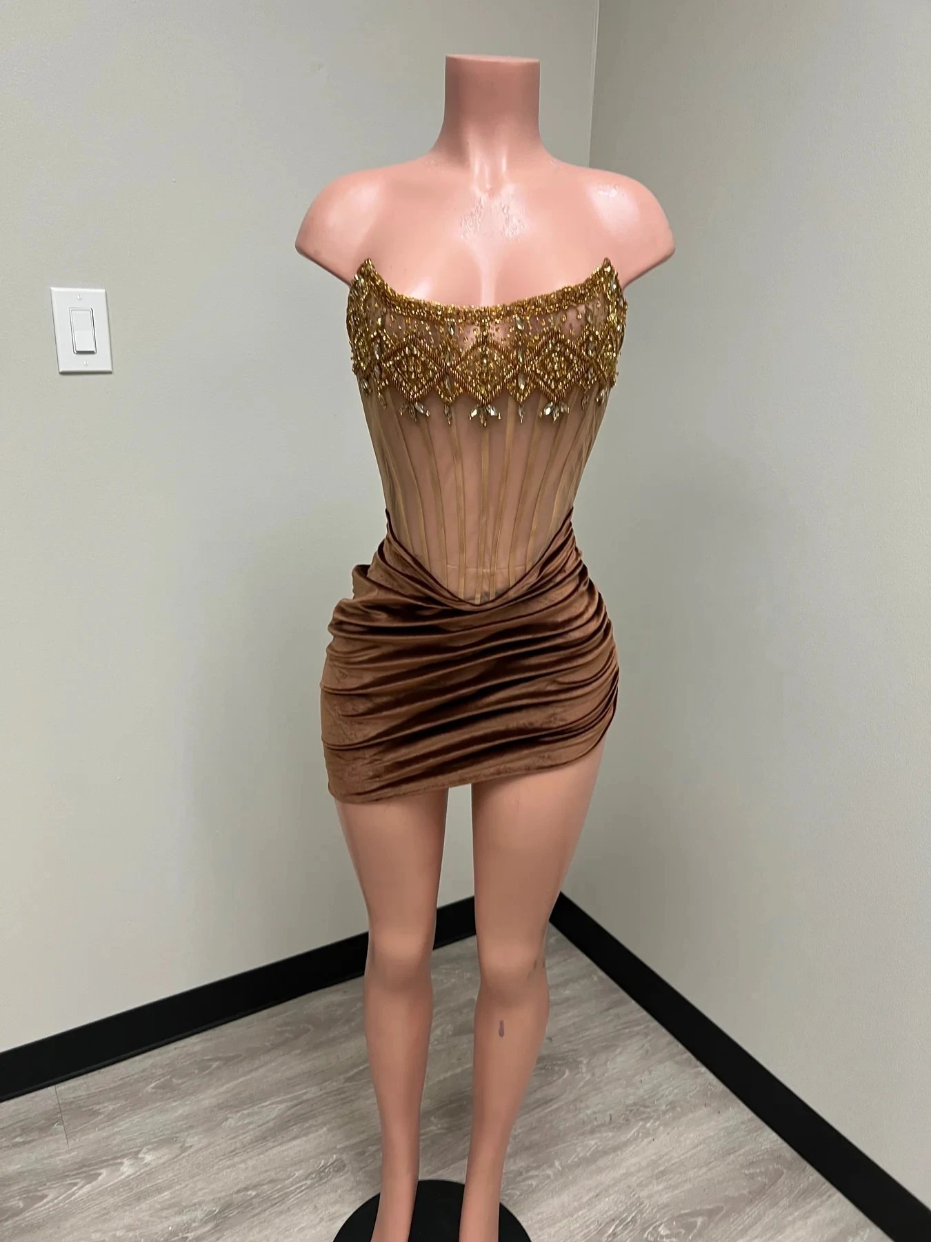 Brown Velvet Sheer Diamond Short Prom Dresses Black Girls Birthday Party Dresses African Cocktail Dresses Homecoming Customized
Brown Velvet Sheer Diamond Short Prom Dresses Black Girls Birthday Party Dresses African Cocktail Dresses Homecoming Customized