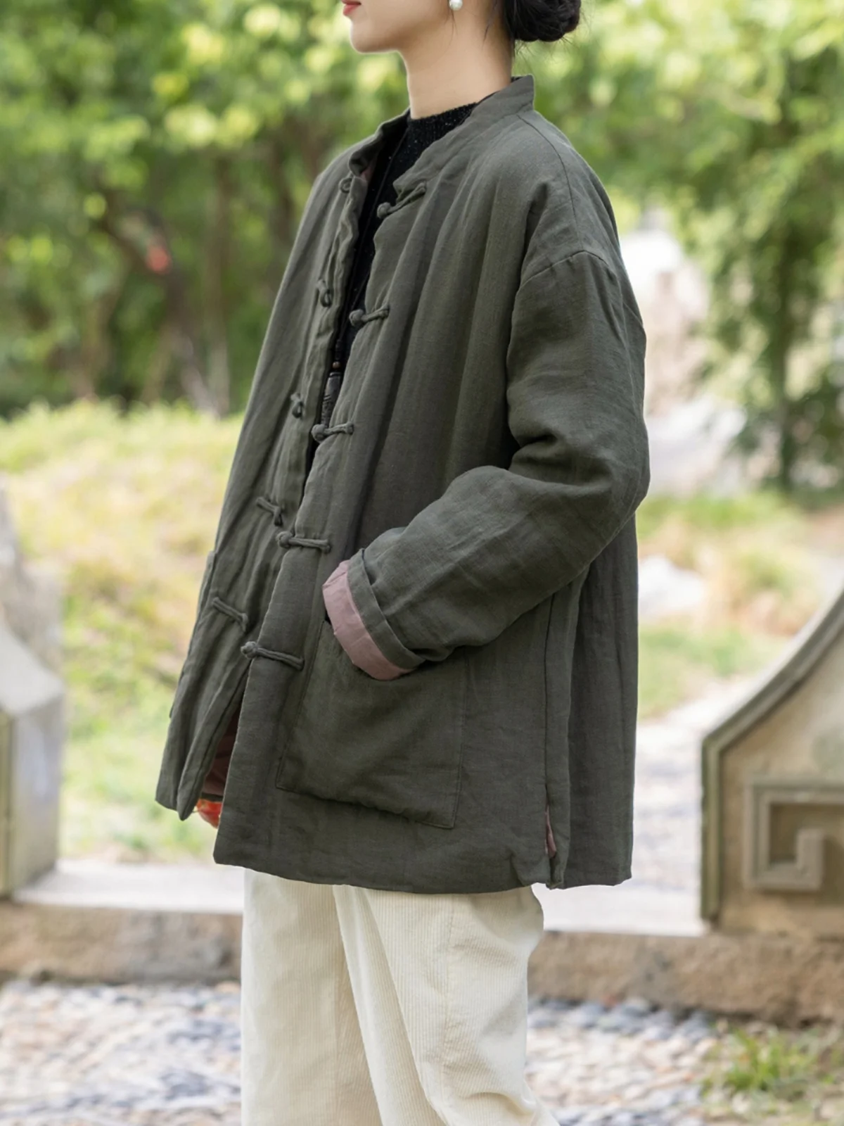 Утепленное льняно-хлопковое пальто для женщин с воротником на пуговицах, винтажное, для повседневной носки, с длинными рукавами, стандартной длины, свободного кроя
Утепленное льняно-хлопковое пальто для женщин с воротником на пуговицах, винтажное, для повседневной носки, с длинными рукавами, стандартной длины, свободного кроя