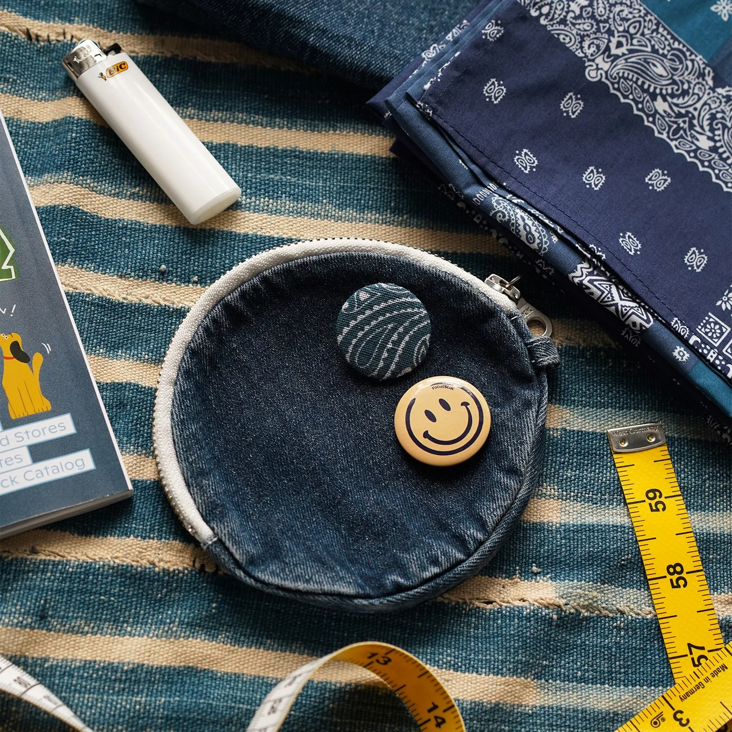 Vintage Round 10oz Washed Denim Coin Purse Military Style Stitching Hanging Pouch YKK Zipper Blue Small Bag for Unisex Daily
Vintage Round 10oz Washed Denim Coin Purse Military Style Stitching Hanging Pouch YKK Zipper Blue Small Bag for Unisex Daily