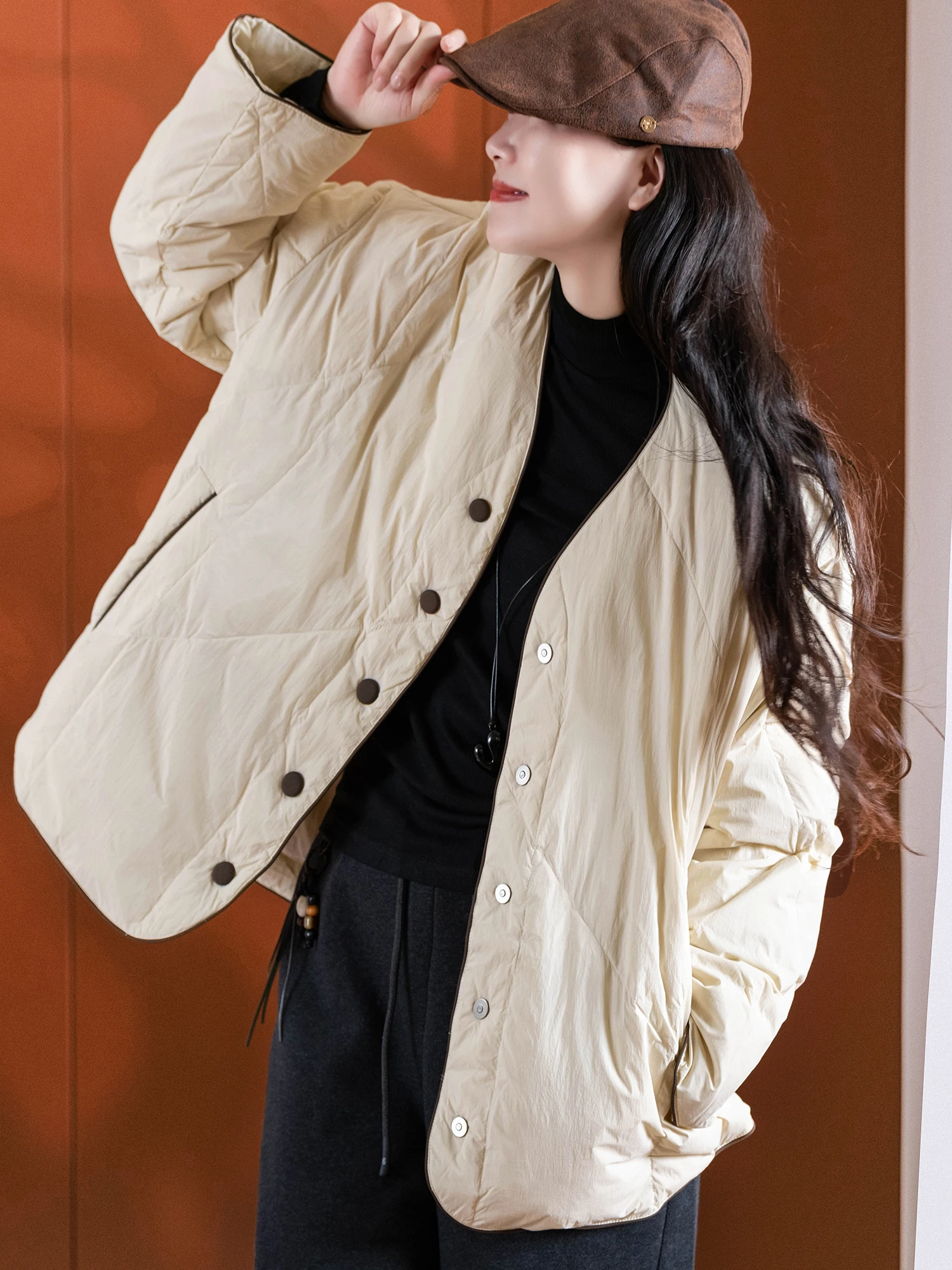 Lightweight Loose Fit Du down Jaet V-Ne Conced Button Windproof Fabric Color Blo k Button Women's Coat
Lightweight Loose Fit Du down Jaet V-Ne Conced Button Windproof Fabric Color Blo k Button Women's Coat