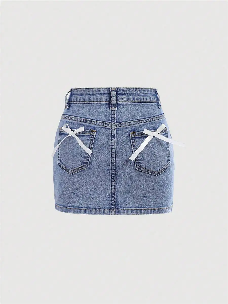 Light Wash Denim Mini Skirt with Bow-Adorned Back Pockets, High-Waisted A-Line Cut
Light Wash Denim Mini Skirt with Bow-Adorned Back Pockets, High-Waisted A-Line Cut