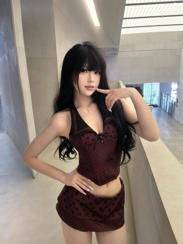 Low Waist Short Skirt Set Pure Desire Spicy Girl Elegant Lady Neck Hanging No Break Polka Dot Dark Red Top Sexy Two Piece Set
Low Waist Short Skirt Set Pure Desire Spicy Girl Elegant Lady Neck Hanging No Break Polka Dot Dark Red Top Sexy Two Piece Set