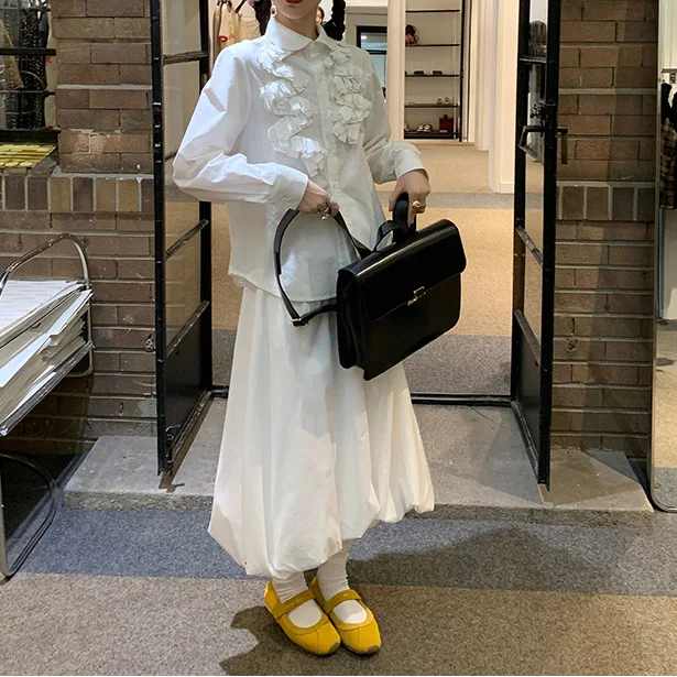 Ghost horse girl three-dimensional lace decoration doll collar shirt bud skirt set
Ghost horse girl three-dimensional lace decoration doll collar shirt bud skirt set