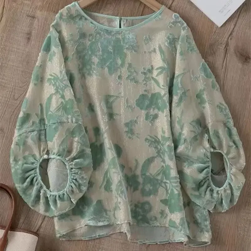 Summer New Vintage Flocking Jacquard Blouse Women High End Silk Female Shirt Fashion Elegant Lantern Sleeve Loose Woman Clothing
Summer New Vintage Flocking Jacquard Blouse Women High End Silk Female Shirt Fashion Elegant Lantern Sleeve Loose Woman Clothing