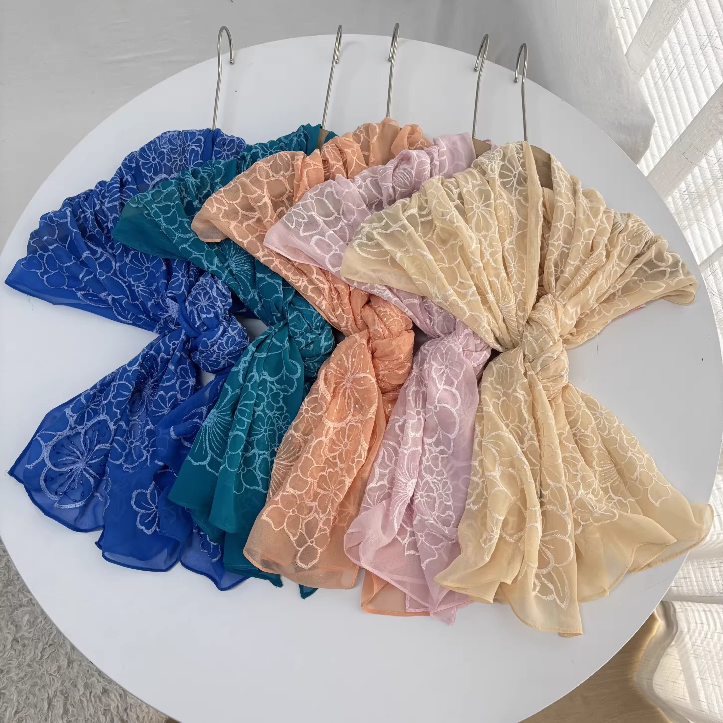 2026 Pure silk head scarf for women original design khaki blue orange pink floral handmade embroider neck scarves neck scarves
2026 Pure silk head scarf for women original design khaki blue orange pink floral handmade embroider neck scarves neck scarves