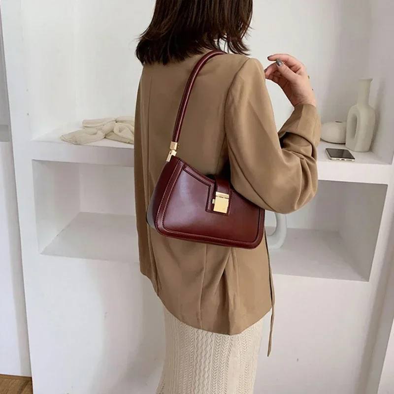 Solid Color PU Leather Shoulder Bag for Women Hit Lock Handbags Small Travel Hand Bag Lady Fashion Bags ショルダーウォレット Designer Bag
Solid Color PU Leather Shoulder Bag for Women Hit Lock Handbags Small Travel Hand Bag Lady Fashion Bags ショルダーウォレット Designer Bag