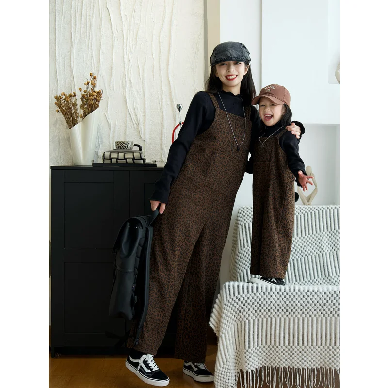Family Matching Outfits Korean Style Mother and Daughter Casual Leopard Print Pants Fleece-Lined Overalls with Pom-Poms Cute Str
Family Matching Outfits Korean Style Mother and Daughter Casual Leopard Print Pants Fleece-Lined Overalls with Pom-Poms Cute Str
