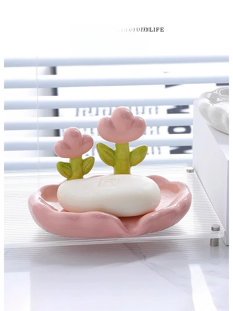 Creative Ceramic Soap Dish Floral Drainage Design Luxury Home Bathroom Accessories Handmade Country Style Soap Box
Creative Ceramic Soap Dish Floral Drainage Design Luxury Home Bathroom Accessories Handmade Country Style Soap Box