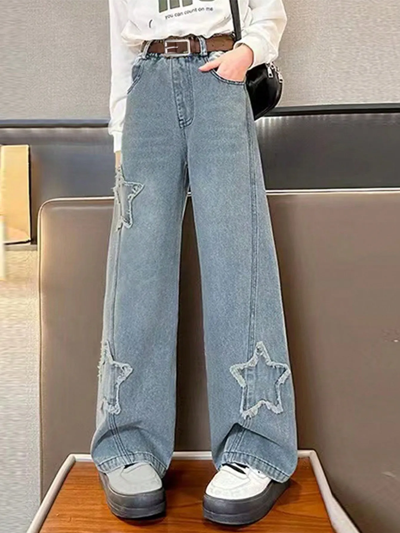 Teenage Girls Loose Wide Leg Straight Jeans with Washed Star Patch Long Casual Denim Trousers for Preteens And Tweens
Teenage Girls Loose Wide Leg Straight Jeans with Washed Star Patch Long Casual Denim Trousers for Preteens And Tweens