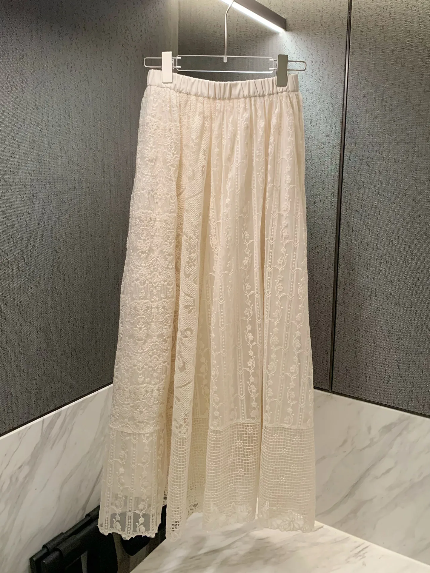 High Waist Embroidered Lace Half Skirt Women's Spring Fashionable A-Line Long Skirt Cotton Material Elegant Lady's Skirt
High Waist Embroidered Lace Half Skirt Women's Spring Fashionable A-Line Long Skirt Cotton Material Elegant Lady's Skirt