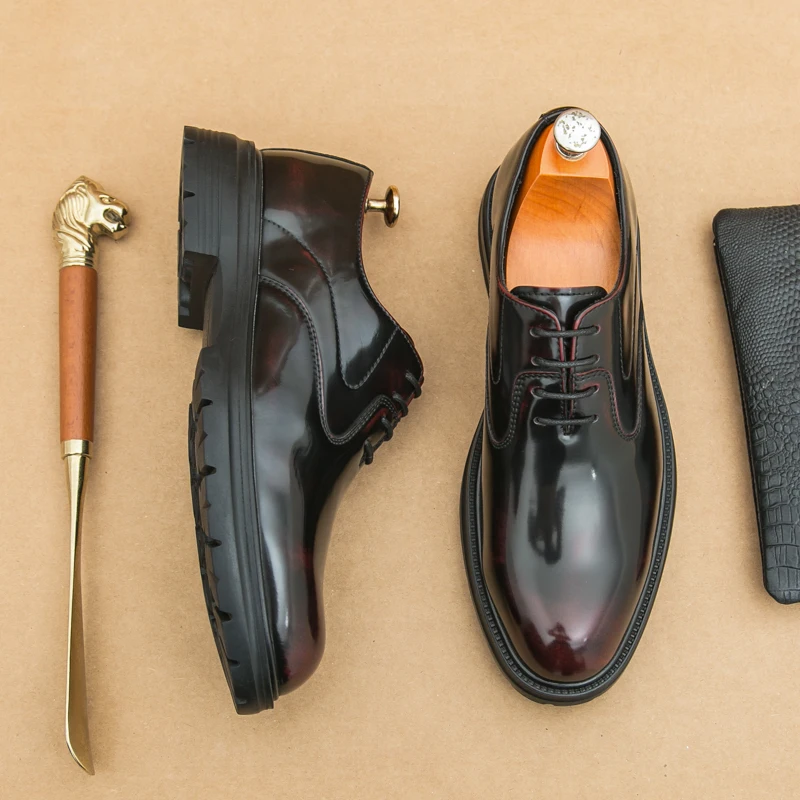 Роскошные брендовые мужские блестящие кожаные туфли, высококачественная банкетная официальная обувь, классическая мужская деловая обувь для интервью на толстой подошве
Роскошные брендовые мужские блестящие кожаные туфли, высококачественная банкетная официальная обувь, классическая мужская деловая обувь для интервью на толстой подошве