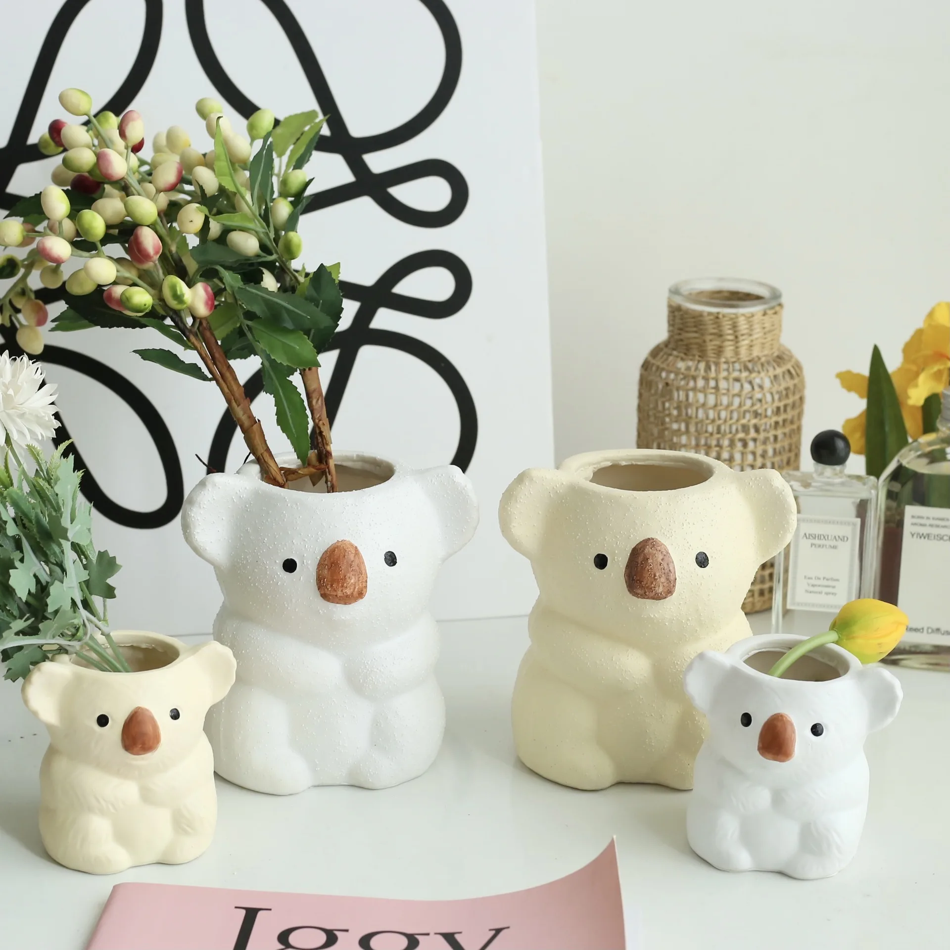 1PC Resin Koala Flower Vases Cute Koala Pot Ceramic for Succulent Plant Gardening Potted Bonsai Desktop Ornament Home room Decor
1PC Resin Koala Flower Vases Cute Koala Pot Ceramic for Succulent Plant Gardening Potted Bonsai Desktop Ornament Home room Decor