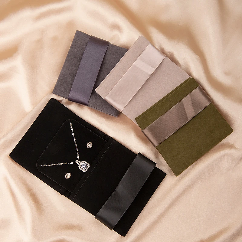 Thicken Jewellery Pouch Packaging Bag Soft Velvet Flip Gift Bracelet Necklace Earrings Ring Storage Bag Wedding Presents Pouches
Thicken Jewellery Pouch Packaging Bag Soft Velvet Flip Gift Bracelet Necklace Earrings Ring Storage Bag Wedding Presents Pouches