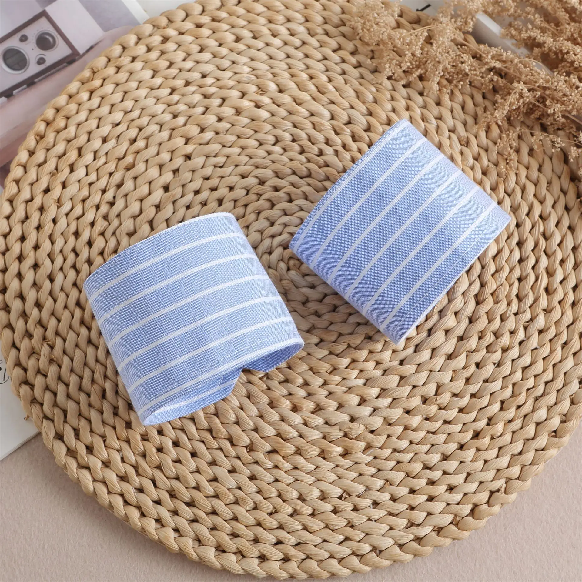 1 set 1 Set Blue Striped Detachable Collar Cuff Set European Style Fake Shirt Accessories For Business Formal Events Ladies Men
1 set 1 Set Blue Striped Detachable Collar Cuff Set European Style Fake Shirt Accessories For Business Formal Events Ladies Men