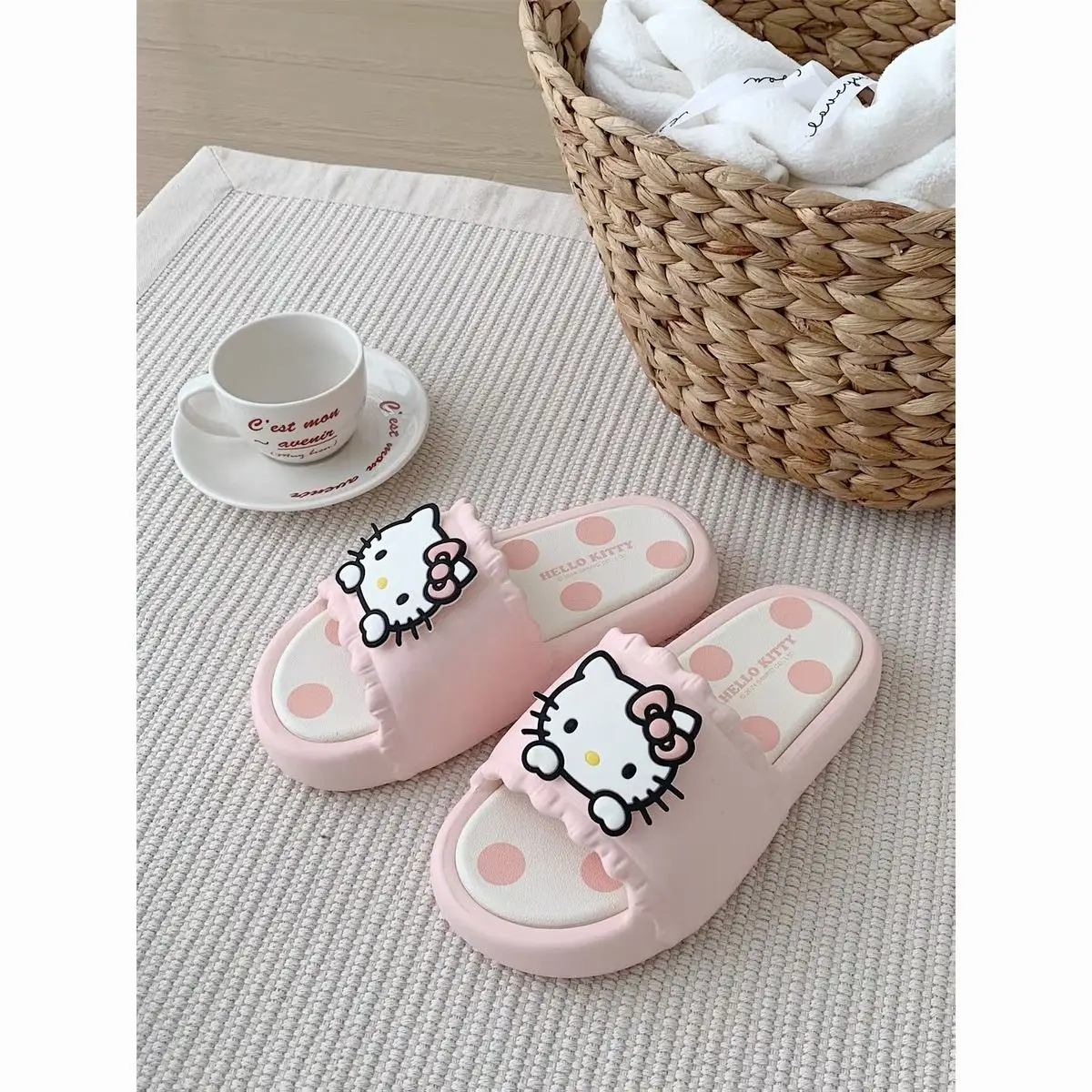 Cute HelloKitty Slippers Kawaii Anime Women's Summer Bathroom Non-slip Outer Wear Sandals Cartoon Odorproof Indoor Home Shoes
Cute HelloKitty Slippers Kawaii Anime Women's Summer Bathroom Non-slip Outer Wear Sandals Cartoon Odorproof Indoor Home Shoes